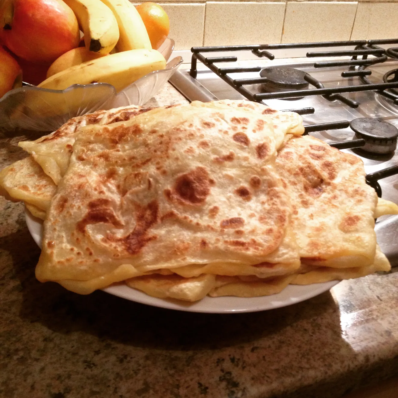 Mhadjeb ou feuilletés farcis à la viande hachée
