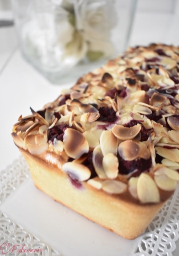 Cake fondant ricotta framboises et amandes