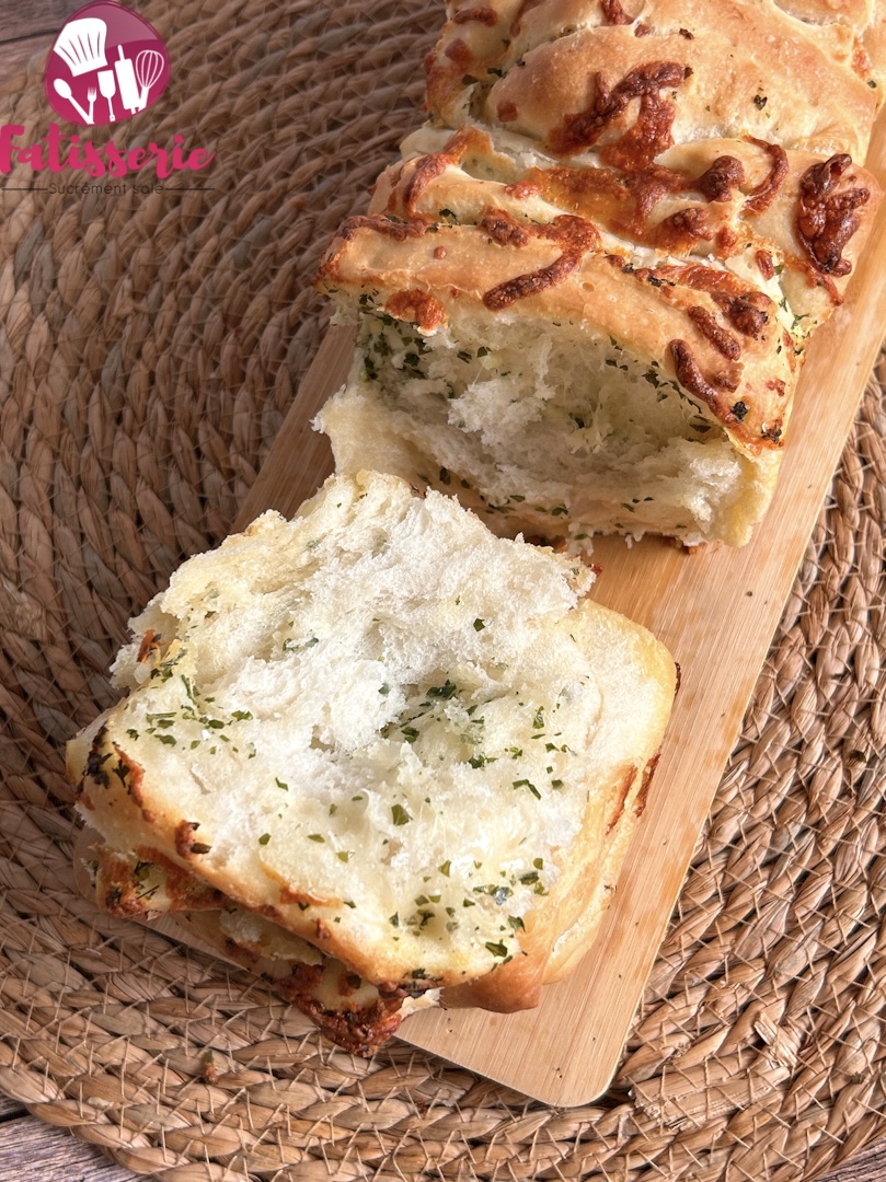 Pain à l’ail, persil et mozzarella